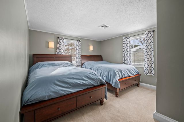 32 Main Street, Kingston, NH 03848