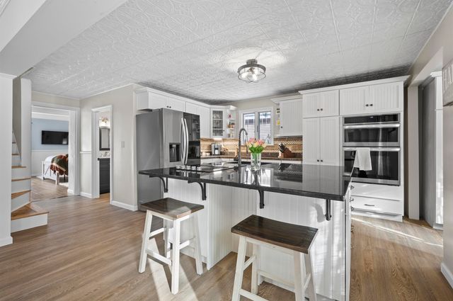 32 Main Street, Kingston, NH 03848