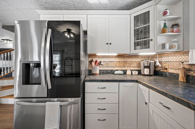 32 Main Street, Kingston, NH 03848