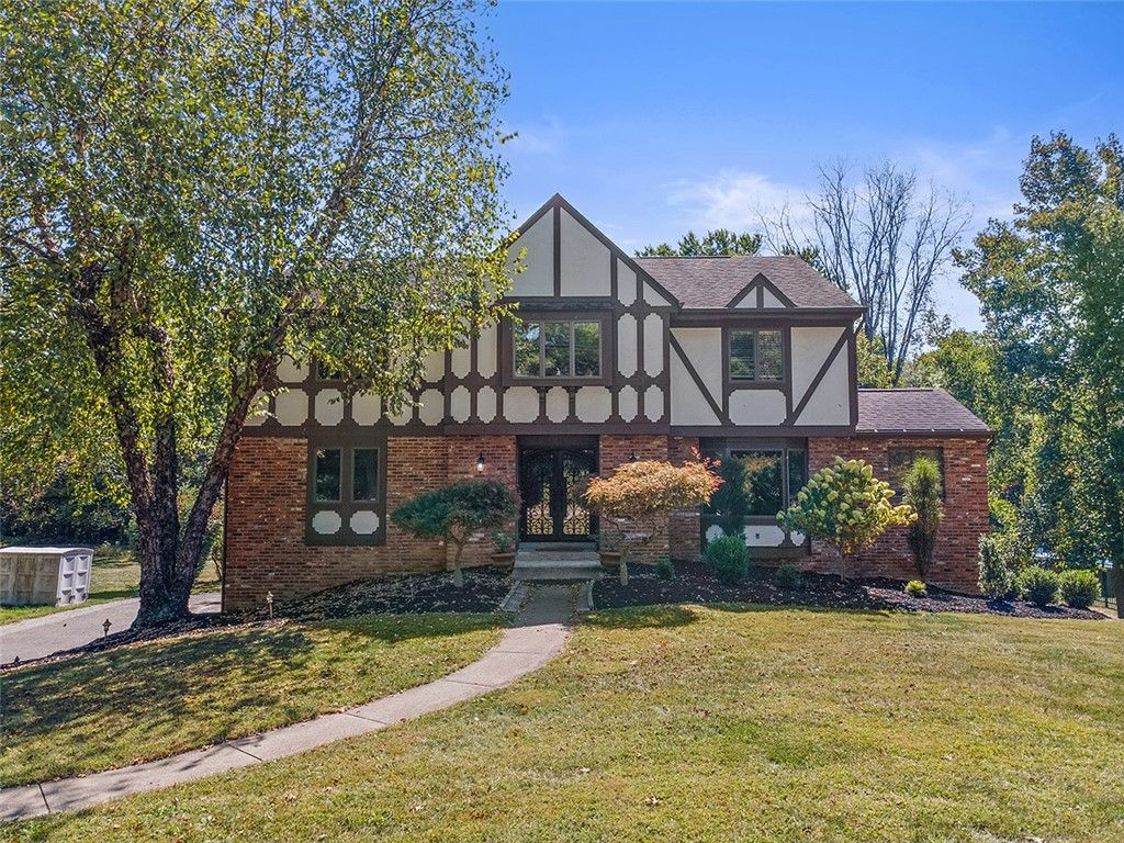 153 Oakwood Road, Peters Twp, PA 15317