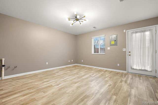 36420 Dominion Circle, Sterling Heights, MI 48310