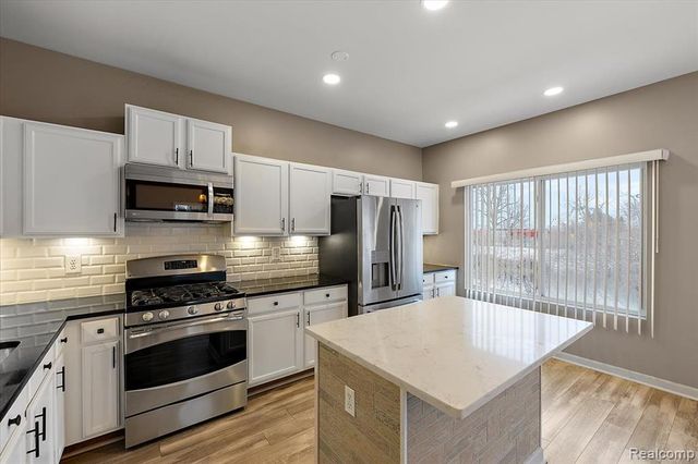 36420 Dominion Circle, Sterling Heights, MI 48310