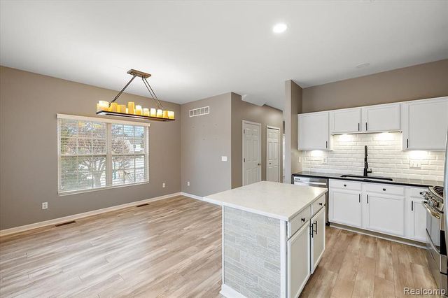 36420 Dominion Circle, Sterling Heights, MI 48310