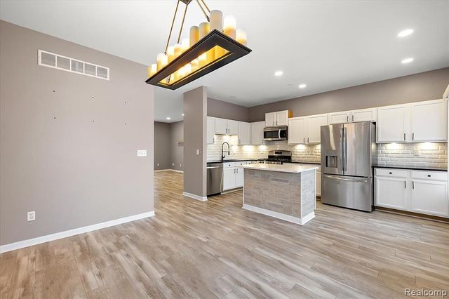 36420 Dominion Circle, Sterling Heights, MI 48310