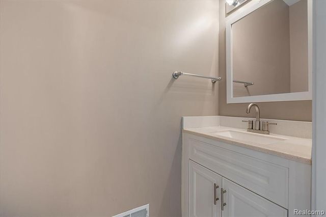 36420 Dominion Circle, Sterling Heights, MI 48310