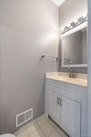 36420 Dominion Circle, Sterling Heights, MI 48310