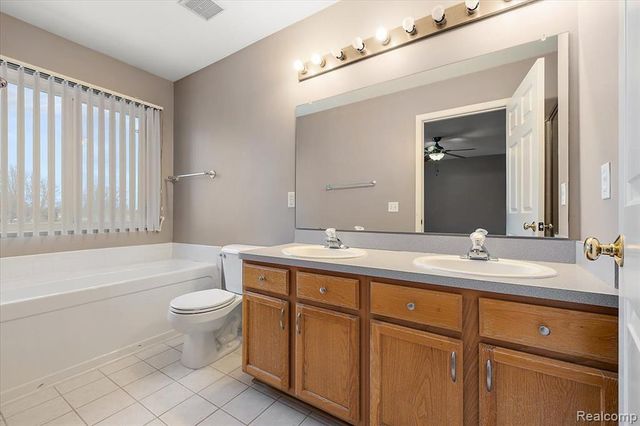 36420 Dominion Circle, Sterling Heights, MI 48310