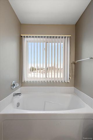 36420 Dominion Circle, Sterling Heights, MI 48310