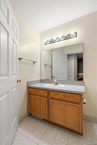 36420 Dominion Circle, Sterling Heights, MI 48310