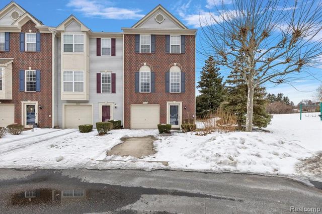 36420 Dominion Circle, Sterling Heights, MI 48310