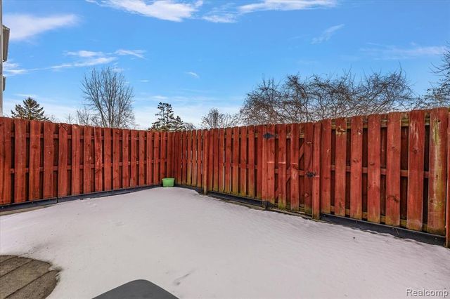 36420 Dominion Circle, Sterling Heights, MI 48310