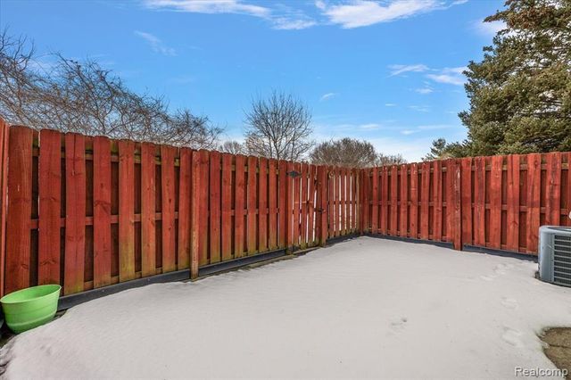 36420 Dominion Circle, Sterling Heights, MI 48310