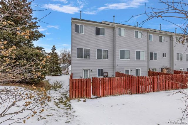 36420 Dominion Circle, Sterling Heights, MI 48310