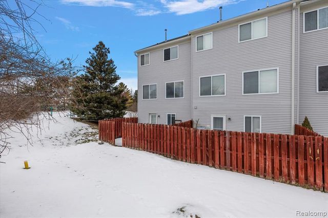 36420 Dominion Circle, Sterling Heights, MI 48310