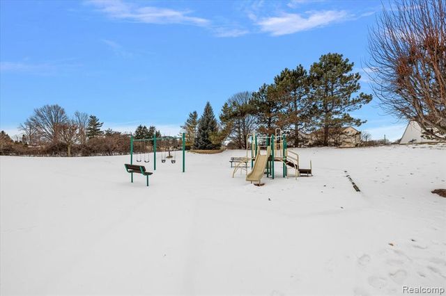 36420 Dominion Circle, Sterling Heights, MI 48310