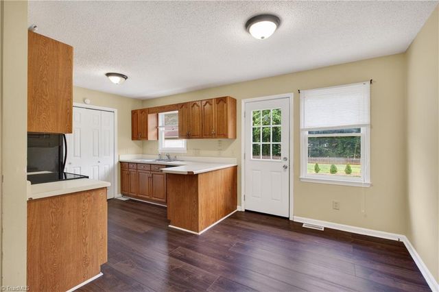 3701 Mulberry Lane, High Point, NC 27262
