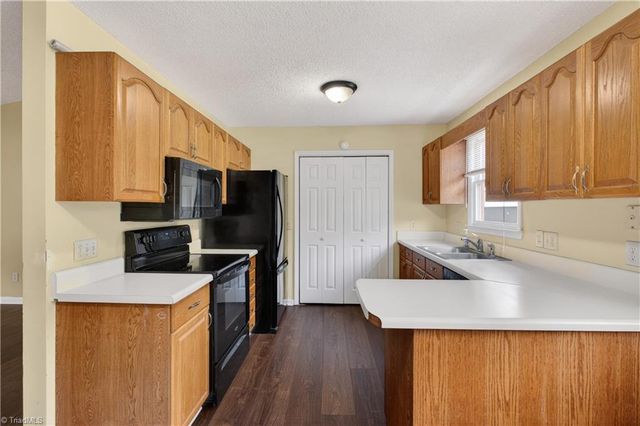 3701 Mulberry Lane, High Point, NC 27262