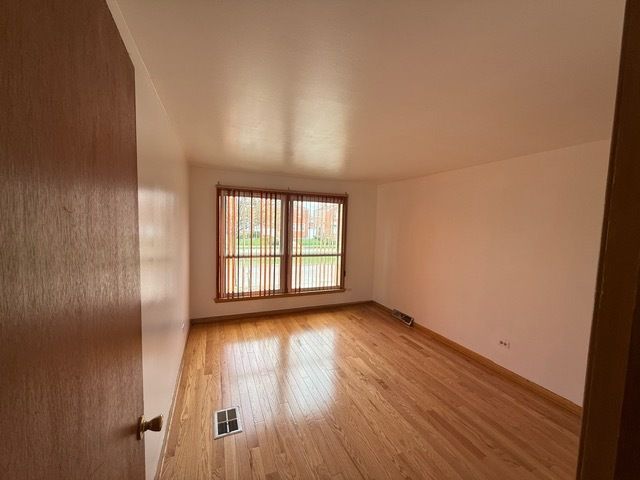 8037 S Wentworth Avenue, Chicago, IL 60620