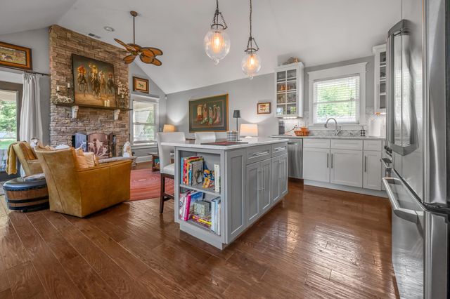 250 N Winter Street, Midway, KY 40347