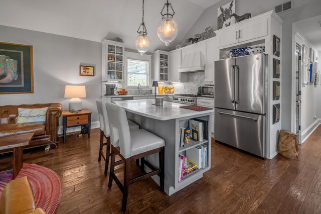 250 N Winter Street, Midway, KY 40347