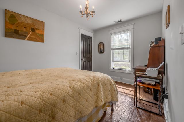 250 N Winter Street, Midway, KY 40347