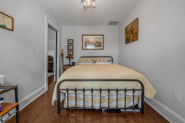 250 N Winter Street, Midway, KY 40347