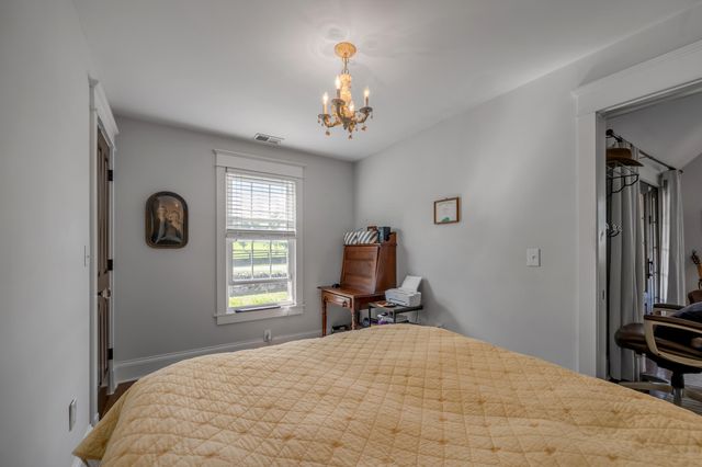 250 N Winter Street, Midway, KY 40347