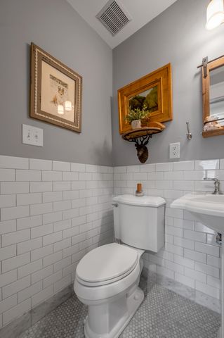 250 N Winter Street, Midway, KY 40347