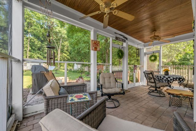 250 N Winter Street, Midway, KY 40347