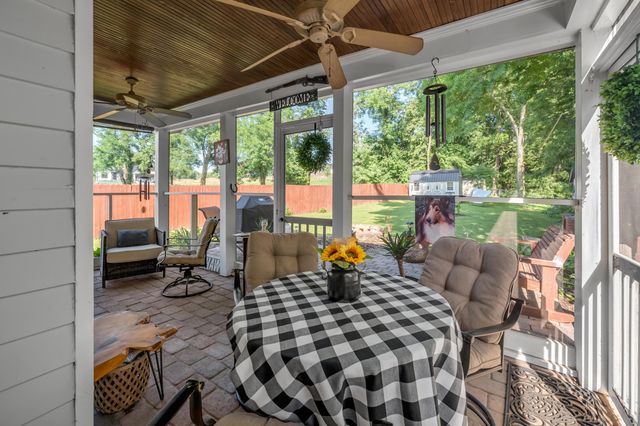 250 N Winter Street, Midway, KY 40347
