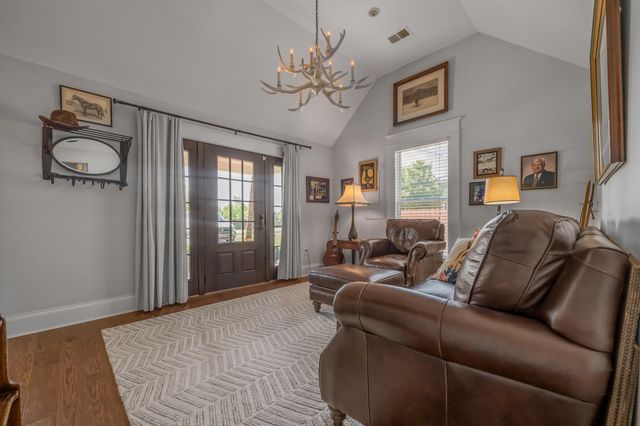 250 N Winter Street, Midway, KY 40347