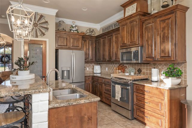 537 Chinquipin Drive, Bossier City, LA 71111