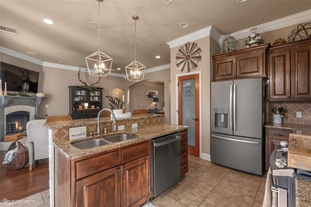 537 Chinquipin Drive, Bossier City, LA 71111