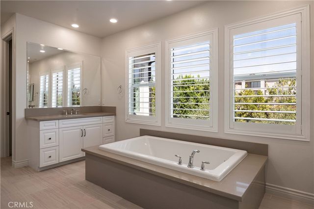 1999 Aliso Peak, Lake Forest, CA 92610