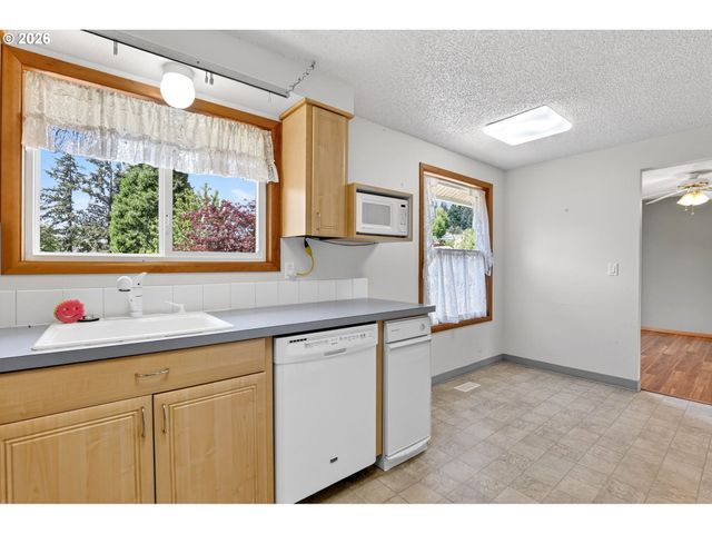 5515 Se CLAYSON Ave, Milwaukie, OR 97267