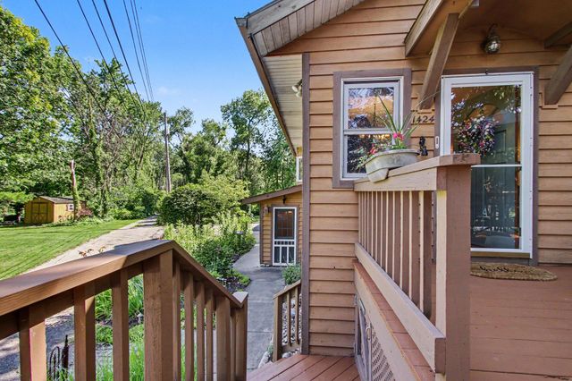 1424 Island Road, Valparaiso, IN 46383