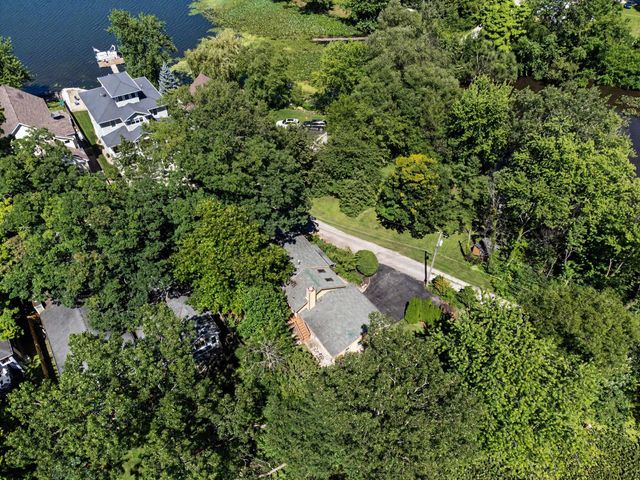 1424 Island Road, Valparaiso, IN 46383