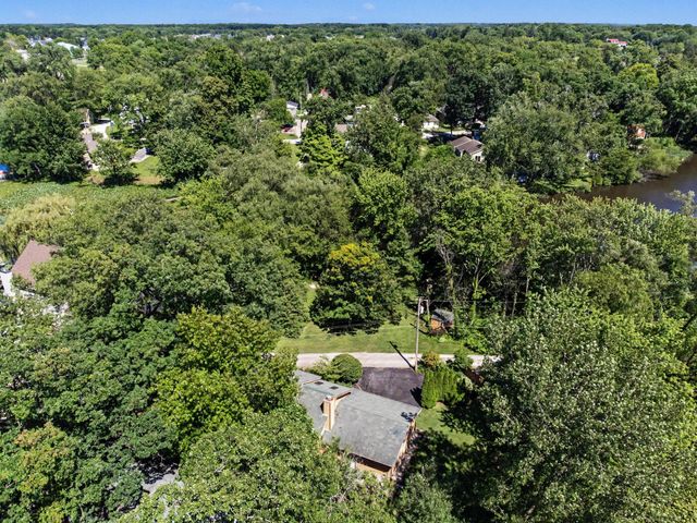 1424 Island Road, Valparaiso, IN 46383