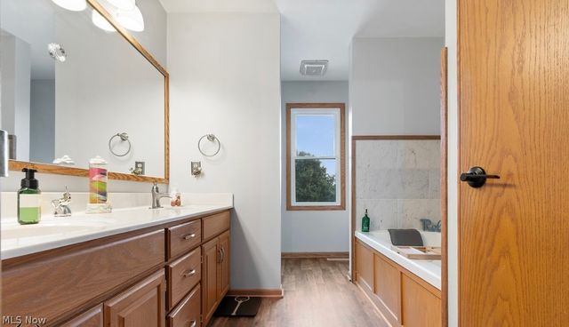 9825 Fox Knoll Drive, Orrville, OH 44667