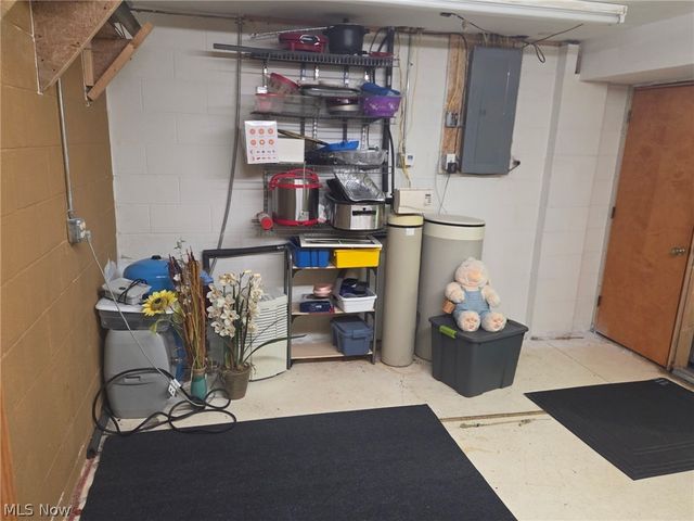 9825 Fox Knoll Drive, Orrville, OH 44667