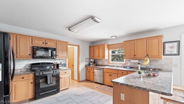 9825 Fox Knoll Drive, Orrville, OH 44667