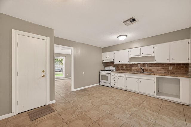 1310 Belshire Road, Pasadena, TX 77502