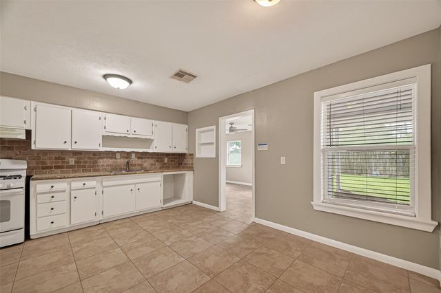 1310 Belshire Road, Pasadena, TX 77502