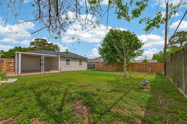 1310 Belshire Road, Pasadena, TX 77502