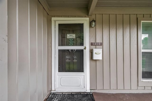 1310 Belshire Road, Pasadena, TX 77502