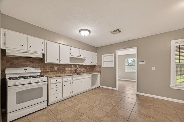 1310 Belshire Road, Pasadena, TX 77502