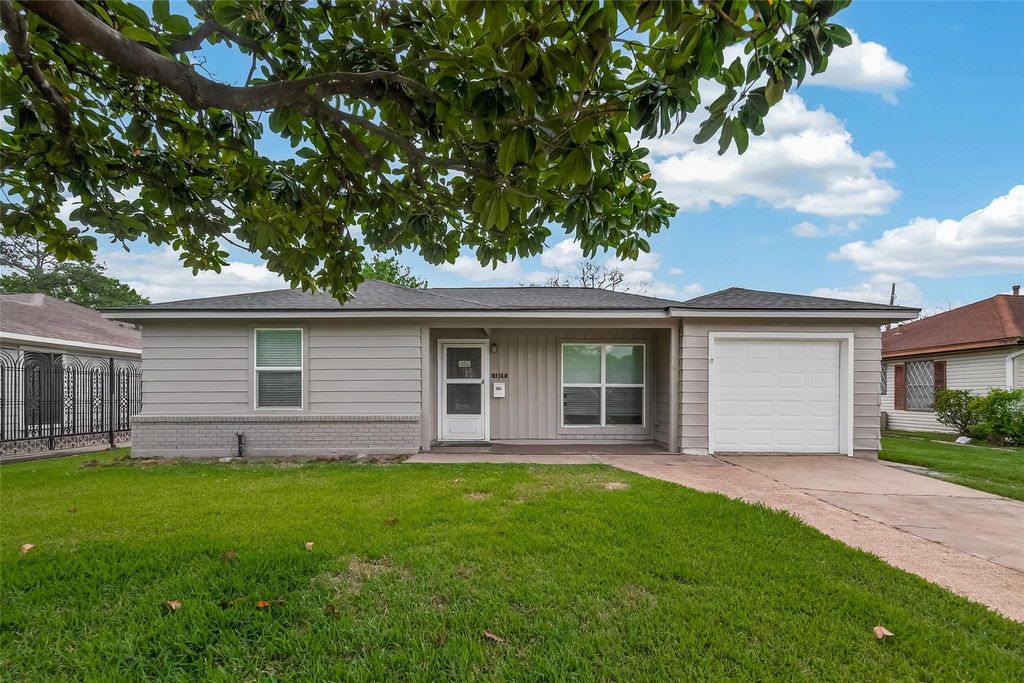 1310 Belshire Road, Pasadena, TX 77502