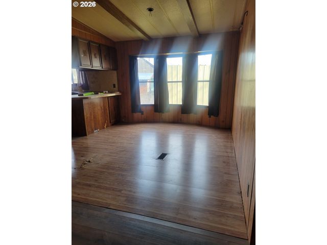 737 N 15TH Ave, Elgin, OR 97827