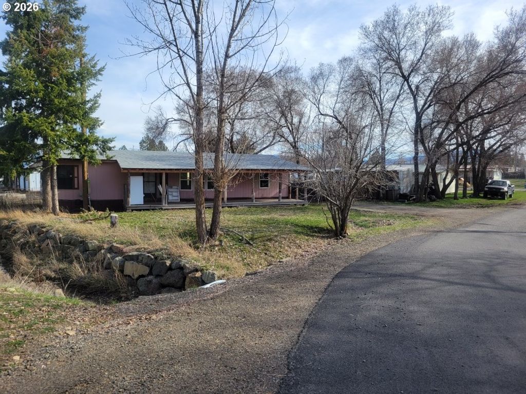 737 N 15TH Ave, Elgin, OR 97827