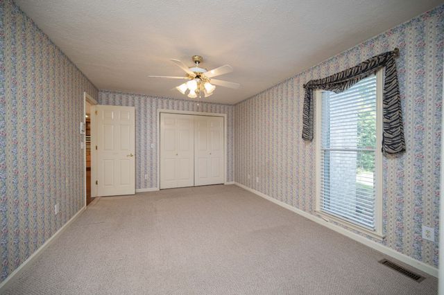 205 Meadowlark Ct, Dickson, TN 37055